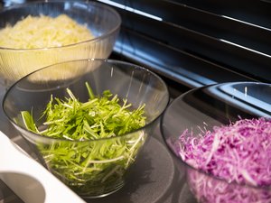 02 レストラン　料理　サラダ
