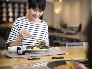 02 食事風景イメージ