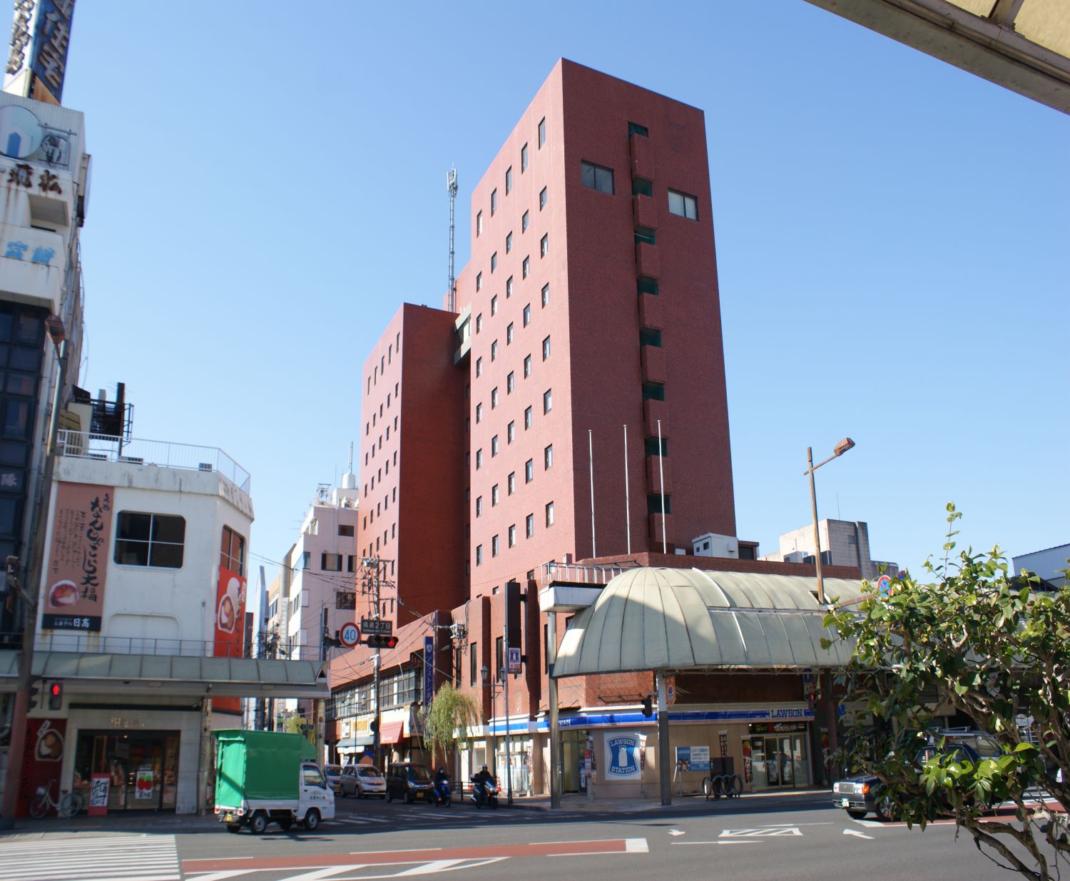 JR宮崎駅から車で5分、繁華街「ニシタチ」に位置し、ビジネス・観光に最適。